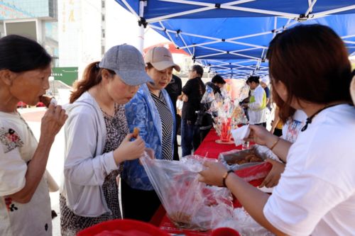 我鎮(zhèn)非遺產(chǎn)品在東臺展示受青睞，非酒精飲料及茶葉零售表現(xiàn)突出